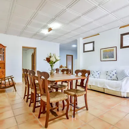 Guzman - Azorin Villa *